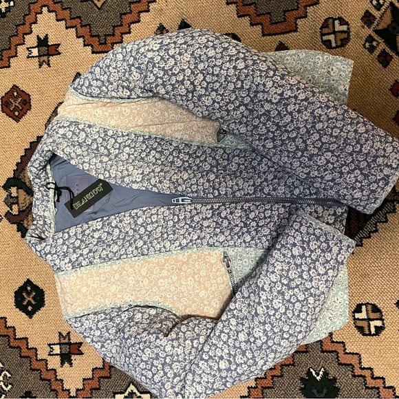 BLANKNYC Quilted Floral Jacket in Summer Romance
Brand new with tags - no flaws - Picture 4 of 5